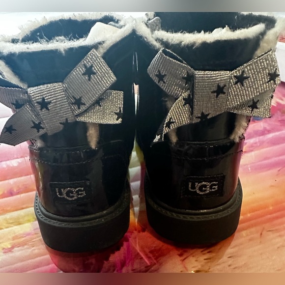 UGG Toddler Lynde Patent Ankle Boot - Picture 2 of 7